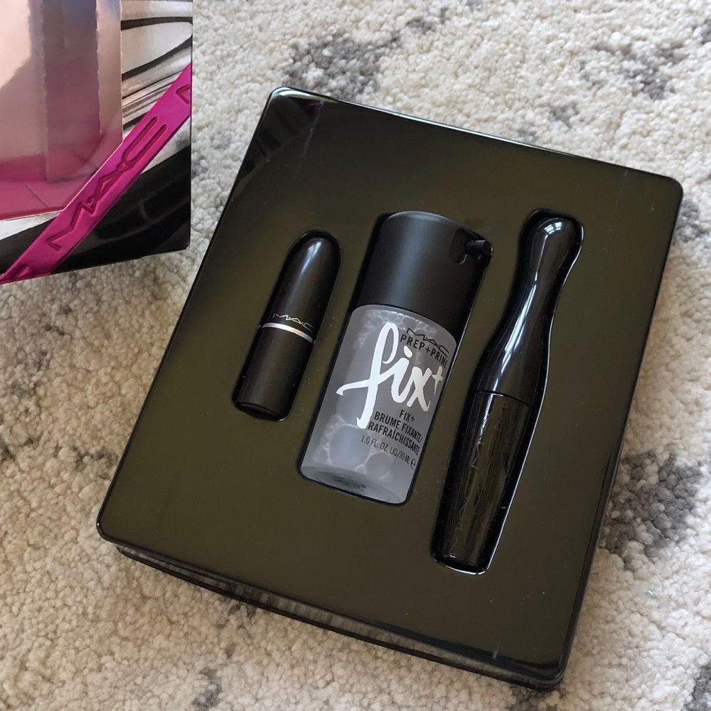 MAC Shiny Pretty Things Set Ruby Woo Lipstick